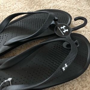 NWT under armour flip flops